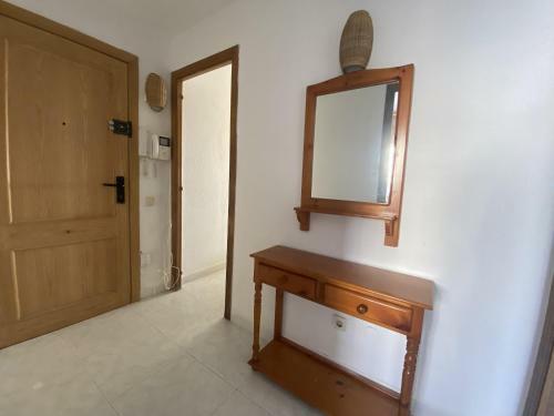 R126 Beachfront Apartment Sant Salvador
