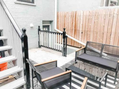 Luxury Apartment With Backyard + Close Transportation
