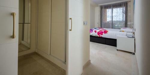 Spacious Two Bedroom Apartment 1012