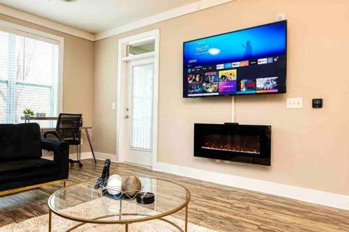 Luxury Keyless Smart Apartment W/indoor Fireplace