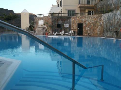 Apartamento Modern Family Home Above Swimming Pool