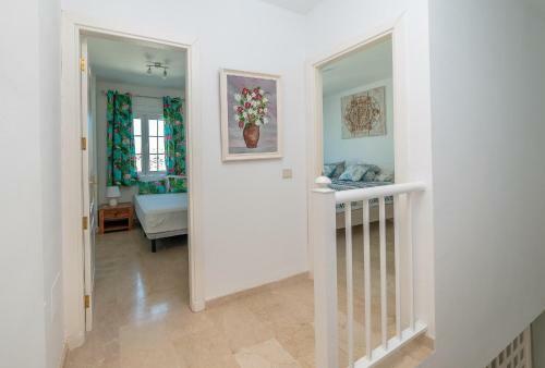 Apartamento Modern Family Home Above Swimming Pool