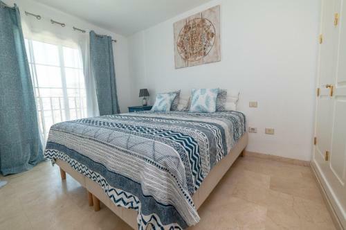 Apartamento Modern Family Home Above Swimming Pool