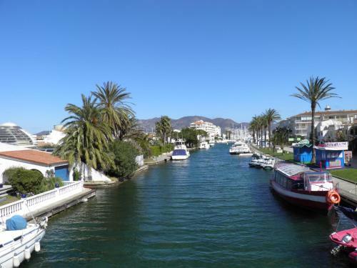 Blue Canal Apartment Ampuriabrava