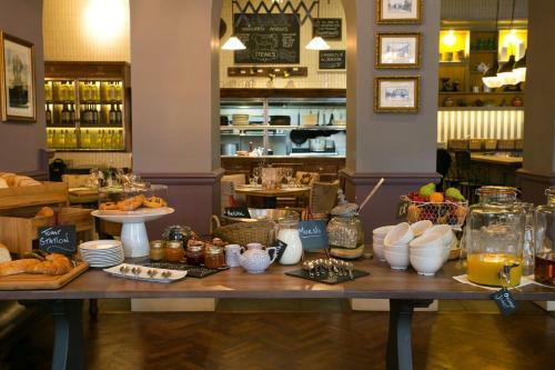 Hotel Dog And Fox