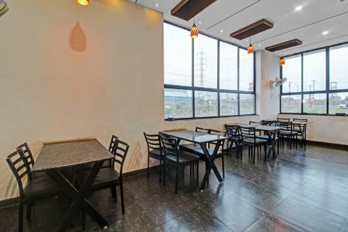 Oyo Flagship 84176 Hotel Savali