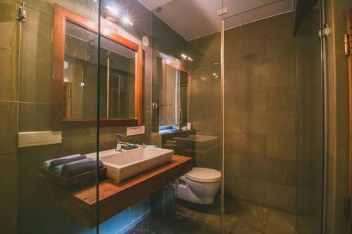 Villa Cliffhouse By Hireavilla, Candolim
