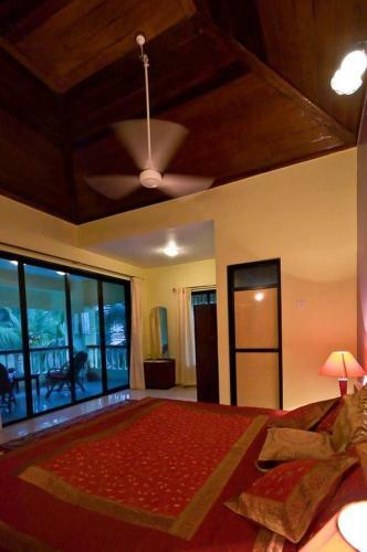 Hostal Shanu's Seaside Inn
