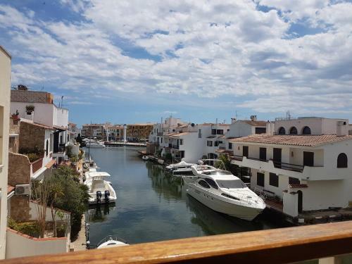 Magn�fico Apartamento Junto Al Canal Principal.