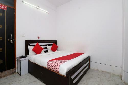Hotel Oyo 18395 Star Palace