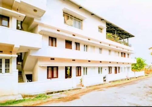Wheel To Hills Stay Inn Service Apartments