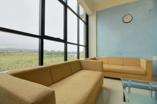 Hotel Vaccinated Staff- Oyo 14360 Park Inn