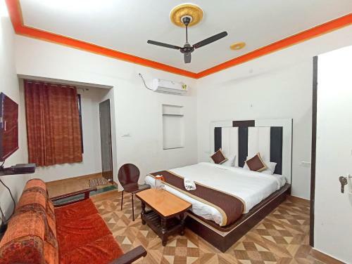 Hotel Dhanush Palace