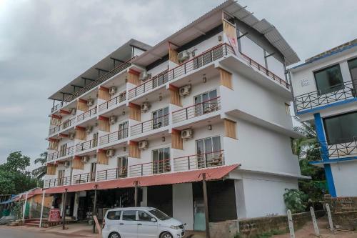 Hotel Capital O 84485 Morjim Beach Grand