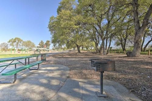 Sacramento Area Apartment About 15 Mi To Downtown