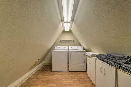Charming Antioch Home With Private Yard And Grill