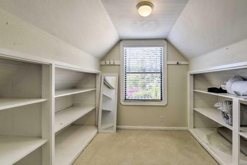 Charming Antioch Home With Private Yard And Grill