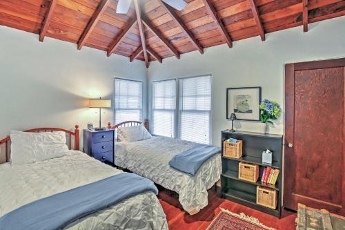 Aptos Cottage With Deck And Views, Only 2 Mi To Beach!