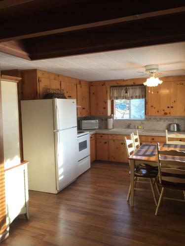Acorn Rd Cabin With Mountain Views