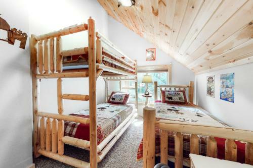 Pine Tree Lodge