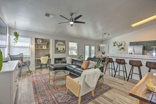 Stylish Bakersfield Getaway With Pool Table!