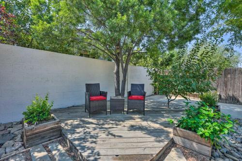 Stylish Bakersfield Getaway With Pool Table!