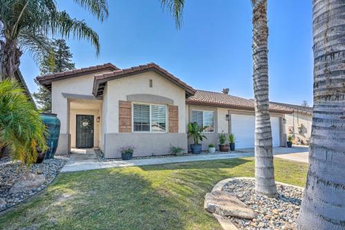 Stylish Bakersfield Getaway With Pool Table!