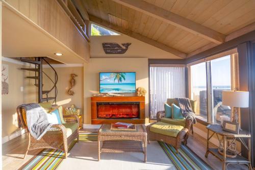 Seamist Beach Cottage, Private Beach & Ocean Views