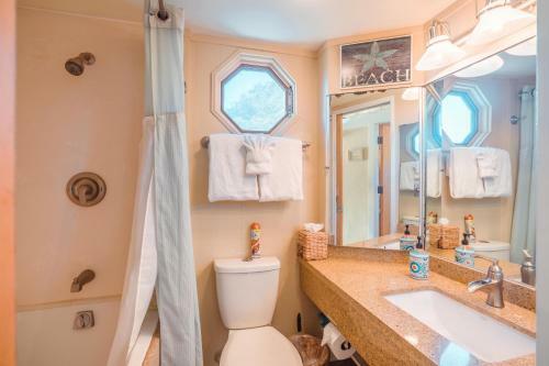 Seamist Beach Cottage, Private Beach & Ocean Views