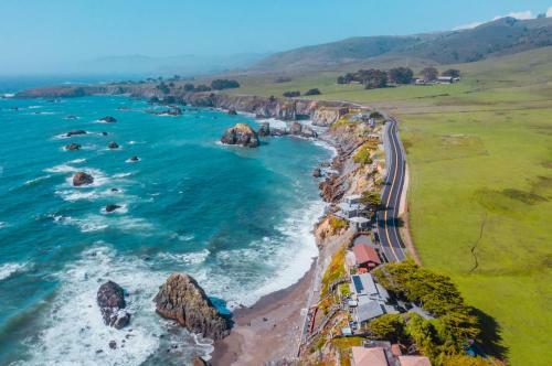 Seamist Beach Cottage, Private Beach & Ocean Views
