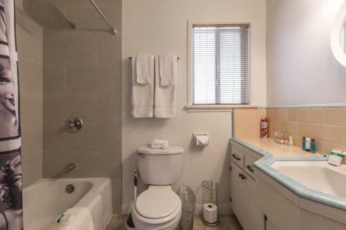 Apartamento Cozy Cottage - Full Kitchen & At-home Comfort