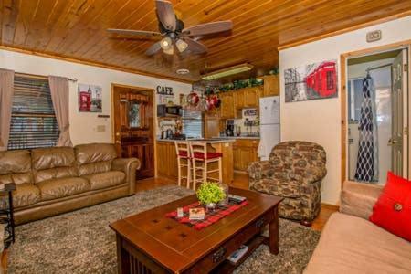 Doormat Vacation Rentals - Robinhood Retreat 2