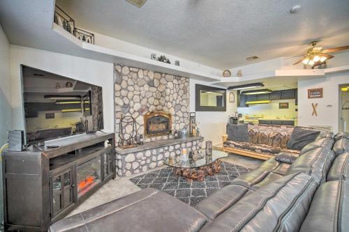 All-season Big Bear Home With Stone Fireplace!
