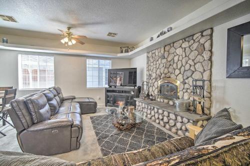 All-season Big Bear Home With Stone Fireplace!