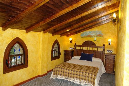 Casa Rural Ermita Santa Maria de La Sierra