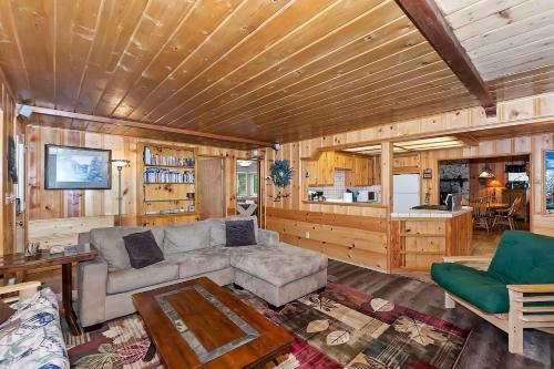Doormat Vacation Rentals - Pine Rock Cabin