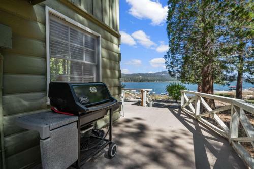 The Cottage At Sawmill Cove Lakefront