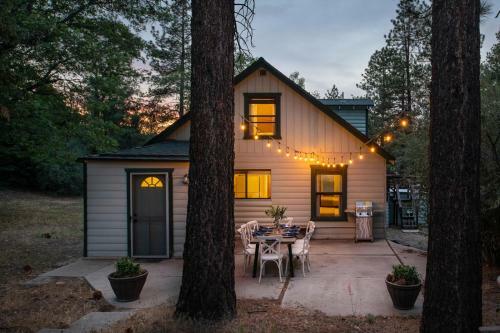 Cougar Rd - Cougar Lodge