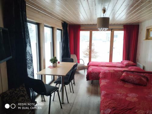 Parila Holiday House With Sauna