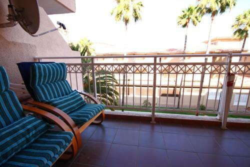 Two Bedroom Apartment In Beachfront Complex With Pool In Playa De Las Am�ricas.