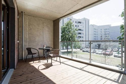 Central Apartments, Quiet With Free Parking And Ac.