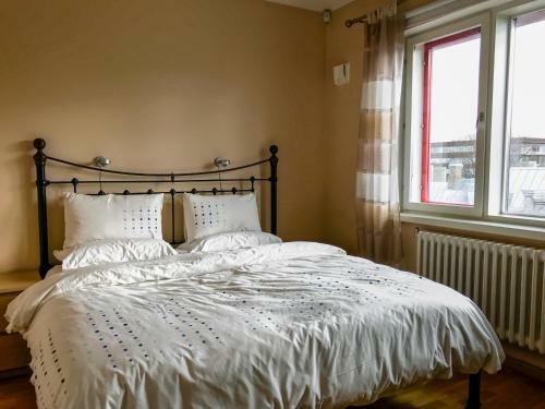 Large, Comfortable, Quiet - Luxury Apartment Minutes From Old Town