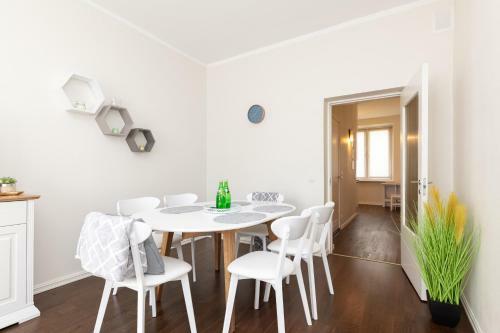 Central Gonsiori 2 Bedroom Cozy Apartment