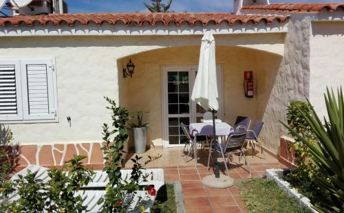Bungalow Near Yumbo And The Beach
