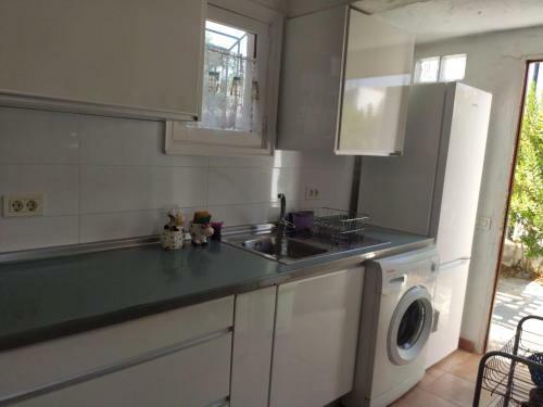 2 Bedroom Bungalow Next Yumbo Center. Free Parking
