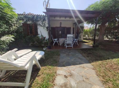 2 Bedroom Bungalow Next Yumbo Center. Free Parking