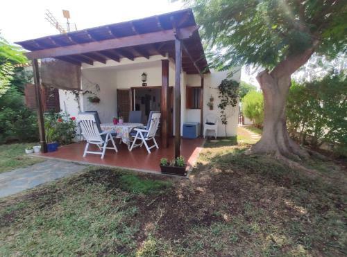 2 Bedroom Bungalow Next Yumbo Center. Free Parking