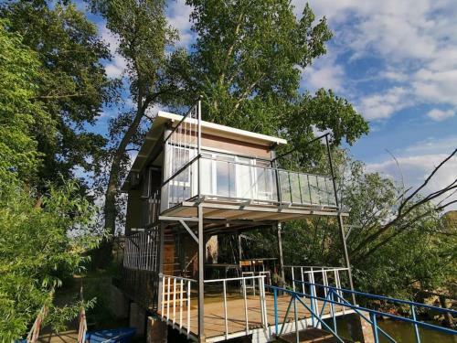 Pent.a.house / River House / Sojenica Na Savi