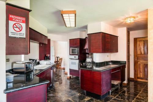 Dream Villa, Ocean View & Pool!