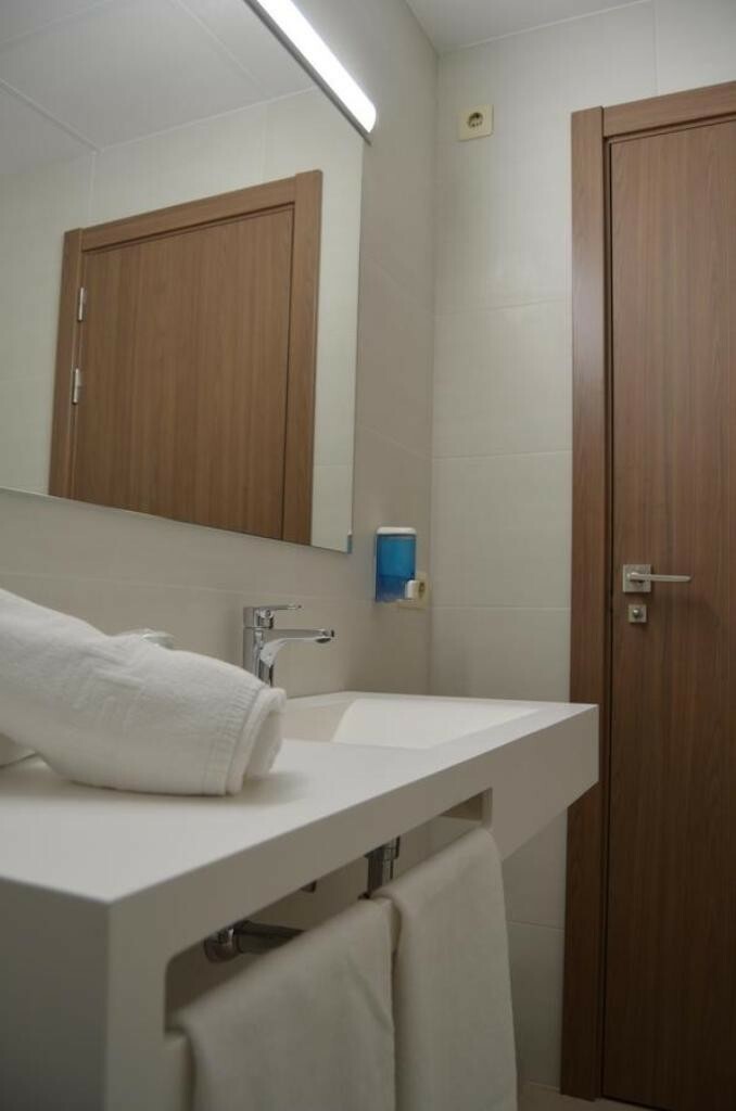 Hotel Alone